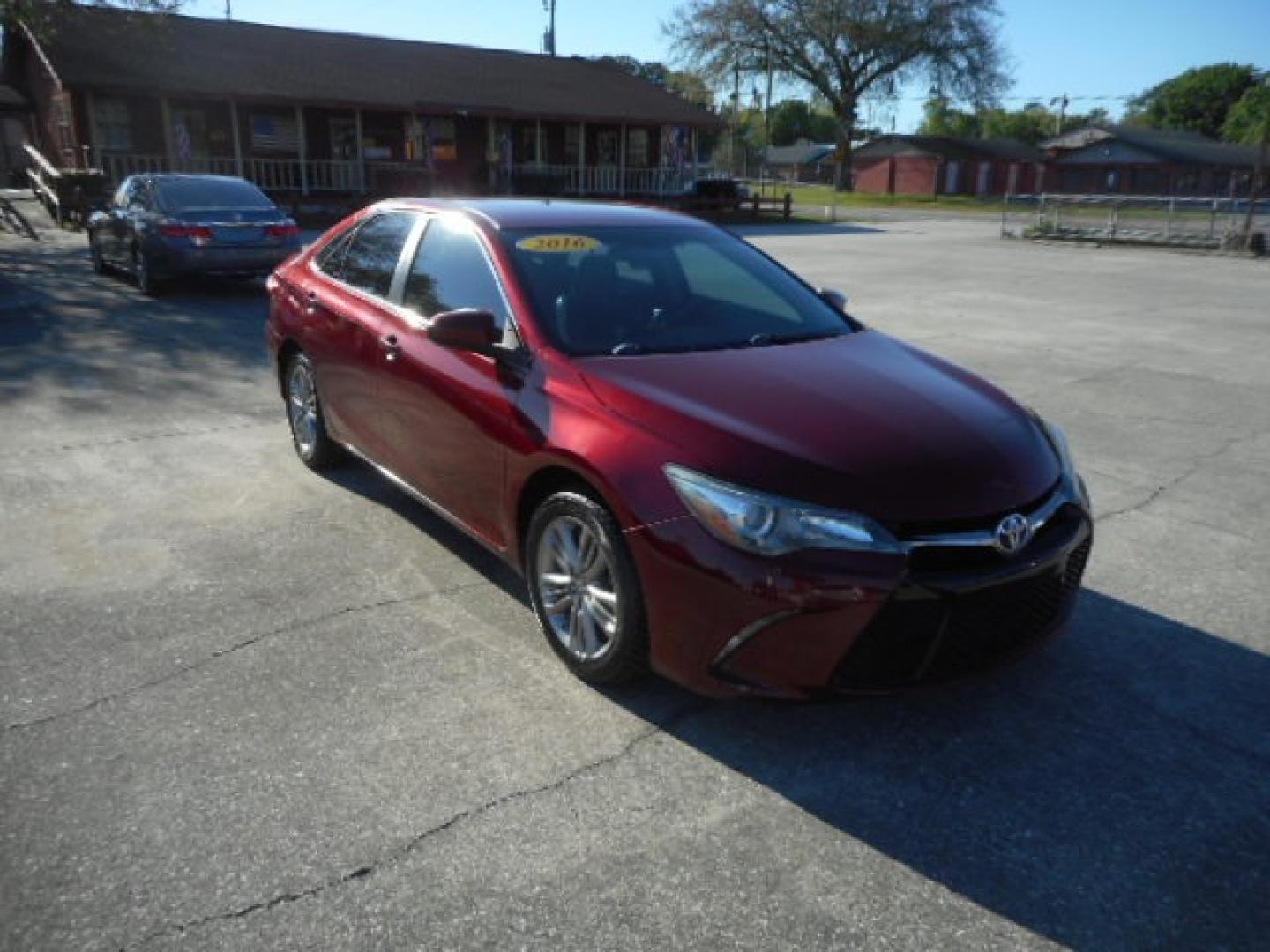 2016 RED TOYOTA CAMRY SE; LE; XLE; X (4T1BF1FK5GU) , located at 1200 Cassat Avenue, Jacksonville, FL, 32205, (904) 695-1885, 30.302404, -81.731033 - Photo#5